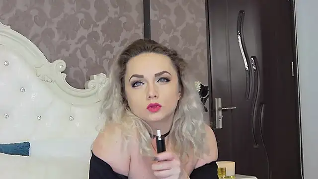 Snapshot of EllianaReese chatting on 12, 2, 2025 EllianaReese online show from 12, 2, 2025
