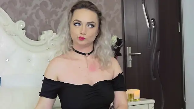 Snapshot of EllianaReese chatting on 12, 2, 2025 EllianaReese online show from 12, 2, 2025