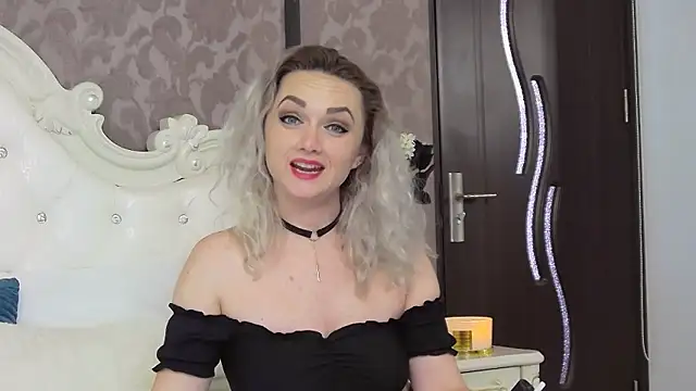 Snapshot of EllianaReese chatting on 12, 2, 2025 EllianaReese online show from 12, 2, 2025