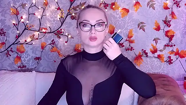 Snapshot of EllianaReese chatting on 9, 10, 2025 EllianaReese online show from 9, 10, 2025