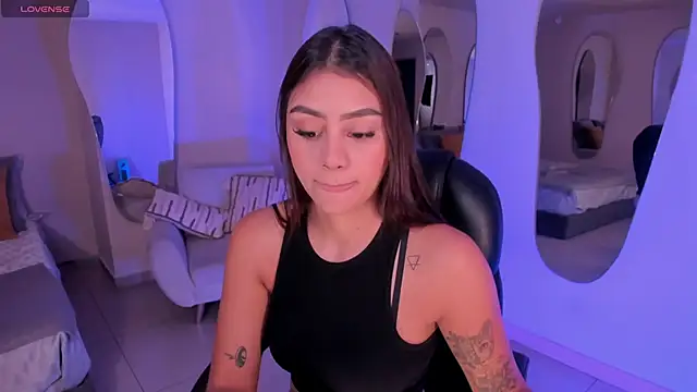 Snapshot of AllyJensen chatting on 1, 2, 2025 AllyJensen online show from 1, 2, 2025