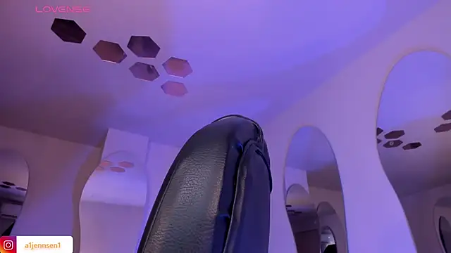 Snapshot of AllyJensen chatting on 1, 2, 2025 AllyJensen online show from 1, 2, 2025
