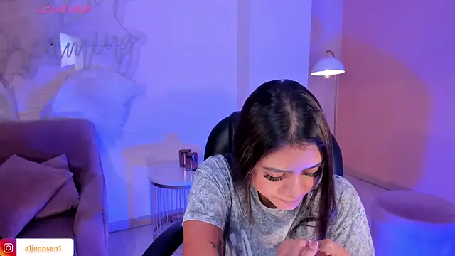 Snapshot of AllyJensen chatting on 6, 2, 2025 AllyJensen online show from 6, 2, 2025