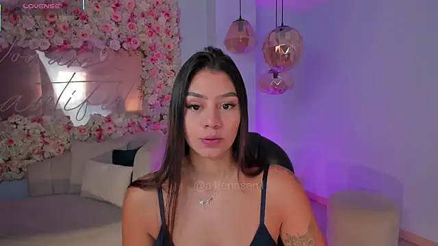 Snapshot of AllyJensen chatting on 18, 11, 2025 AllyJensen online show from 18, 11, 2025