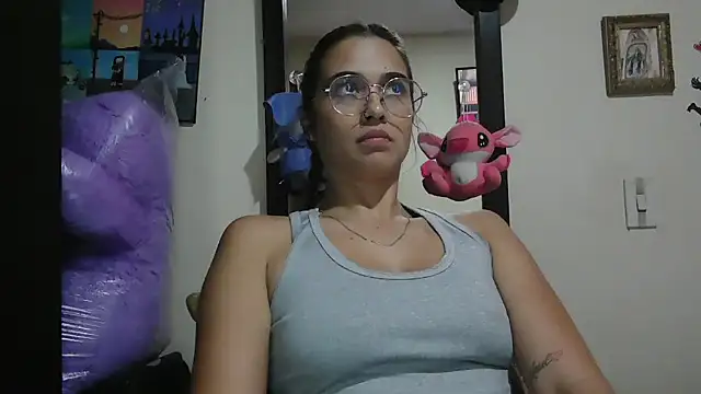 Snapshot of trianabell chatting on 21, 4, 2026 trianabell online show from 21, 4, 2026
