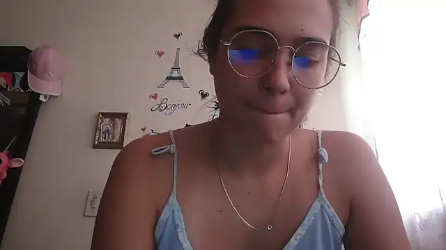 Snapshot of trianabell chatting on 23, 4, 2026 trianabell online show from 23, 4, 2026