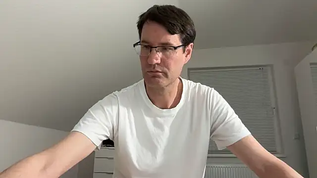Snapshot of zxzx_cam1 chatting on 24, 4, 2026 zxzx cam1 online show from 24, 4, 2026