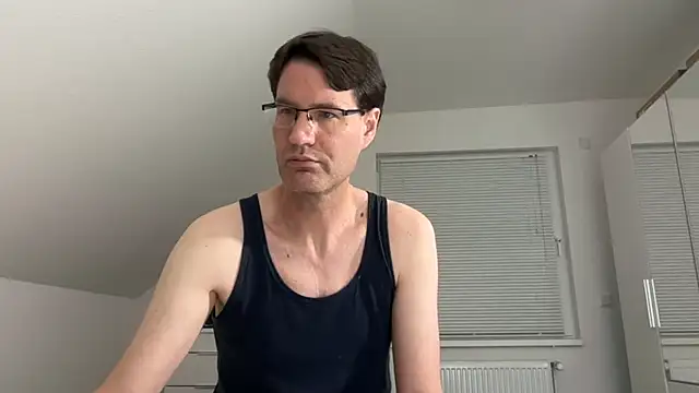 Snapshot of zxzx_cam1 chatting on 5, 5, 2026 zxzx cam1 online show from 5, 5, 2026