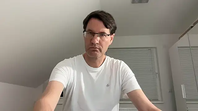 Snapshot of zxzx_cam1 chatting on 6, 5, 2026 zxzx cam1 online show from 6, 5, 2026