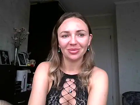 Snapshot of AngelinaLove28 chatting on 13, 10, 2025 AngelinaLove28 online show from 13, 10, 2025