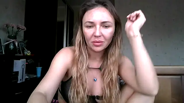 Snapshot of AngelinaLove28 chatting on 3, 11, 2025 AngelinaLove28 online show from 3, 11, 2025