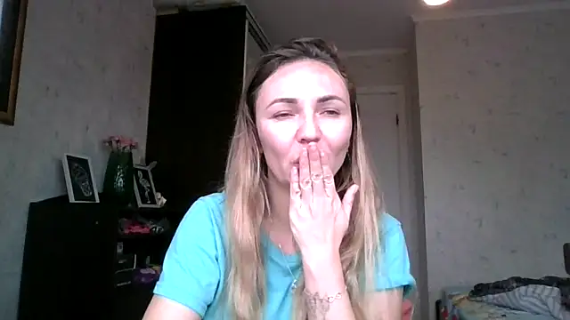 Snapshot of AngelinaLove28 chatting on 10, 11, 2025 AngelinaLove28 online show from 10, 11, 2025