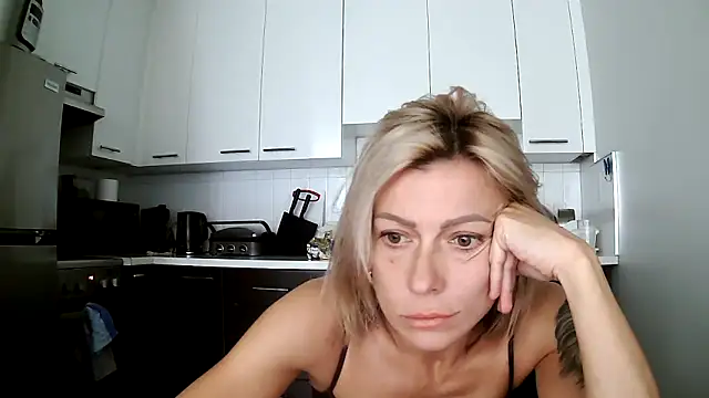 Snapshot of anechka1 chatting on 4, 10, 2025 anechka1 online show from 4, 10, 2025