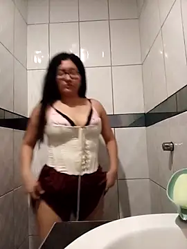 Snapshot of ladygmusic chatting on 26, 11, 2025 ladygmusic online show from 26, 11, 2025