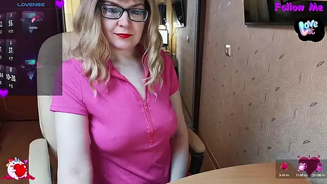 Snapshot of MyLadySkyLuck chatting on 8, 3, 2025 MyLadySkyLuck online show from 8, 3, 2025