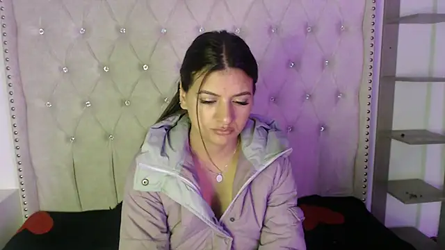 Snapshot of Abril_Squirt chatting on 4, 10, 2025 Abril Squirt online show from 4, 10, 2025