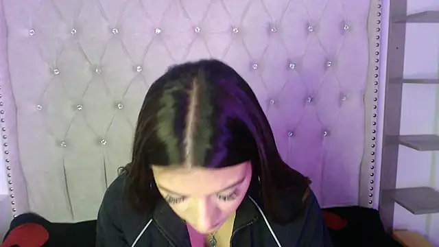 Snapshot of Abril_Squirt chatting on 13, 10, 2025 Abril Squirt online show from 13, 10, 2025