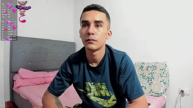 Snapshot of blondeb201 chatting on 5, 3, 2025 blondeb201 online show from 5, 3, 2025