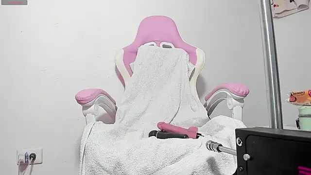 Snapshot of blondeb201 chatting on 18, 3, 2025 blondeb201 online show from 18, 3, 2025