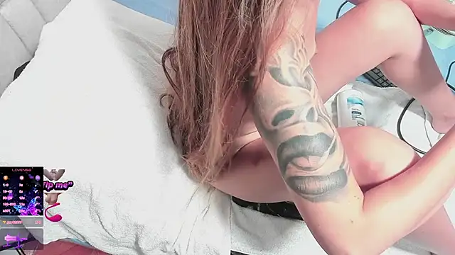 Snapshot of blondeb201 chatting on 24, 9, 2025 blondeb201 online show from 24, 9, 2025