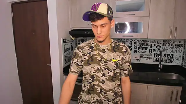 Snapshot of guy_master chatting on 24, 12, 2024 guy master online show from 24, 12, 2024