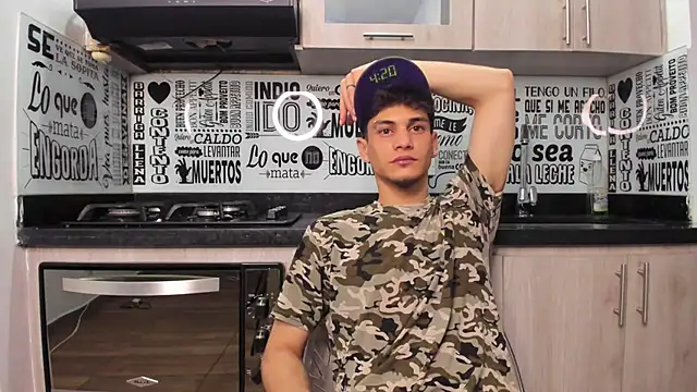 Snapshot of guy_master chatting on 24, 12, 2024 guy master online show from 24, 12, 2024