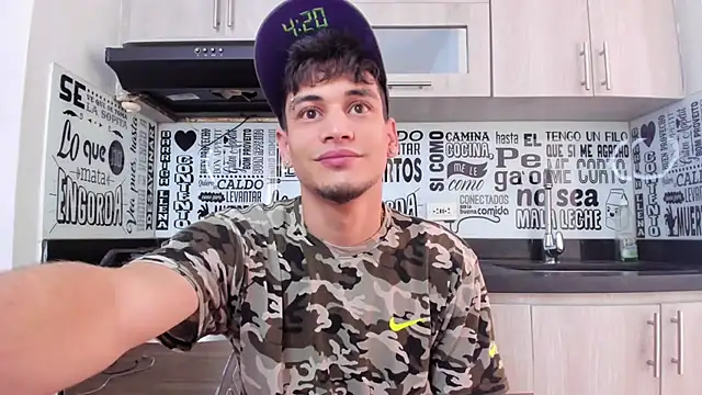 Snapshot of guy_master chatting on 24, 12, 2024 guy master online show from 24, 12, 2024