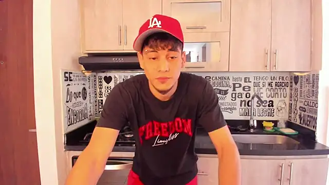 Snapshot of guy_master chatting on 28, 12, 2024 guy master online show from 28, 12, 2024