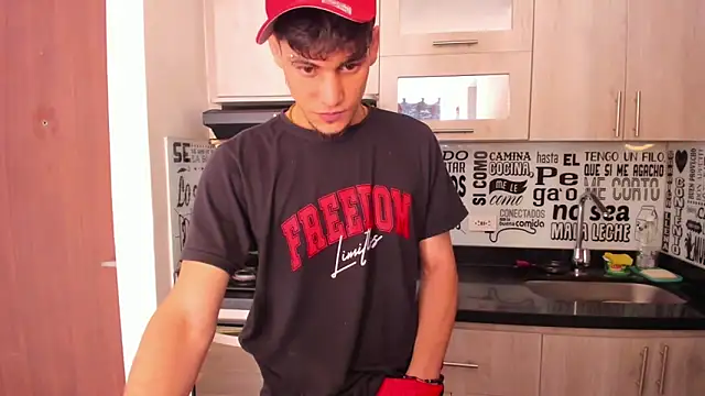 Snapshot of guy_master chatting on 28, 12, 2024 guy master online show from 28, 12, 2024