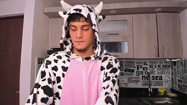 Snapshot of guy_master chatting on 29, 12, 2024 guy master online show from 29, 12, 2024