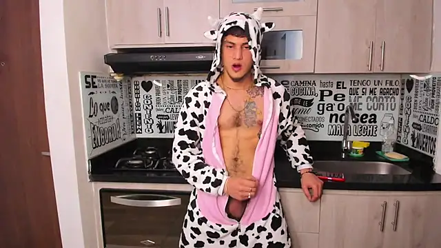 Snapshot of guy_master chatting on 29, 12, 2024 guy master online show from 29, 12, 2024