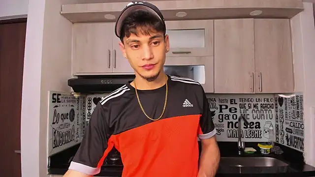 Snapshot of guy_master chatting on 30, 12, 2024 guy master online show from 30, 12, 2024