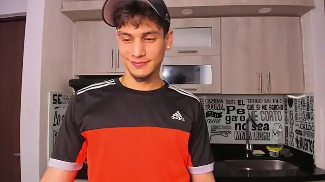 Snapshot of guy_master chatting on 30, 12, 2024 guy master online show from 30, 12, 2024