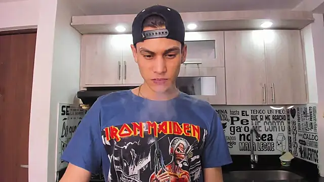 Snapshot of guy_master chatting on 4, 1, 2025 guy master online show from 4, 1, 2025