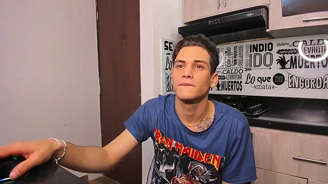 Snapshot of guy_master chatting on 4, 1, 2025 guy master online show from 4, 1, 2025