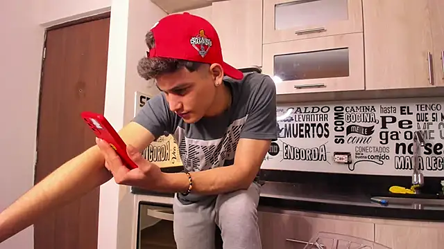 Snapshot of guy_master chatting on 7, 1, 2025 guy master online show from 7, 1, 2025