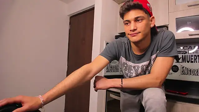 Snapshot of guy_master chatting on 7, 1, 2025 guy master online show from 7, 1, 2025