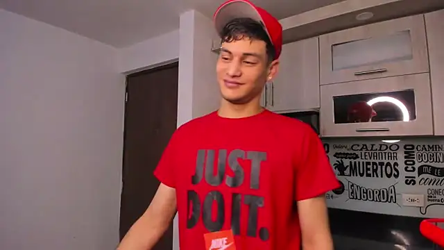 Snapshot of guy_master chatting on 10, 1, 2025 guy master online show from 10, 1, 2025