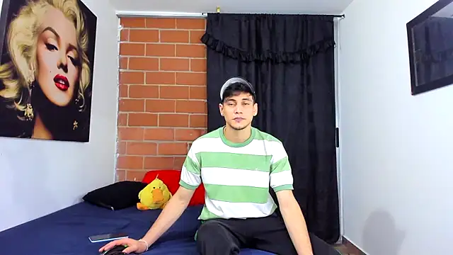 Snapshot of guy_master chatting on 22, 1, 2025 guy master online show from 22, 1, 2025