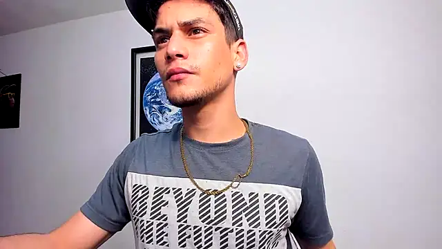 Snapshot of guy_master chatting on 27, 1, 2025 guy master online show from 27, 1, 2025