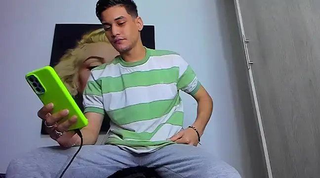 Snapshot of guy_master chatting on 18, 3, 2025 guy master online show from 18, 3, 2025