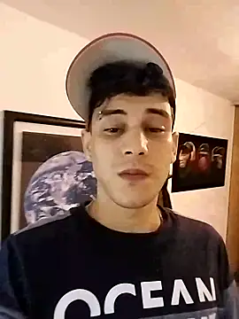 Snapshot of guy_master chatting on 22, 3, 2025 guy master online show from 22, 3, 2025