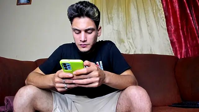 Snapshot of guy_master chatting on 20, 12, 2025 guy master online show from 20, 12, 2025