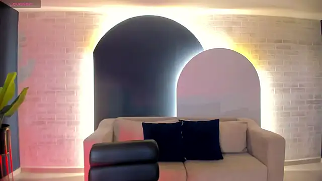 HannaConnor  online show from 11, 9, 2025