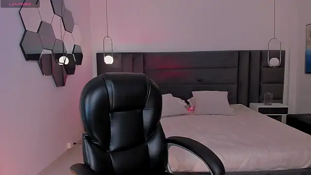 HannaConnor  online show from 13, 1, 2026