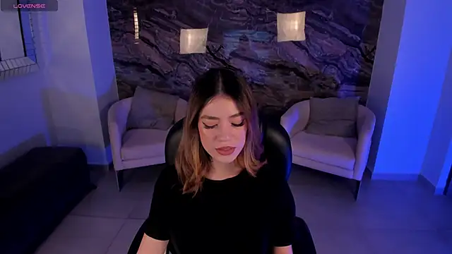 ViolettHansson online show from 16, 2, 2025