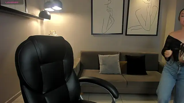 AliceHarper  online show from 31, 5, 2026