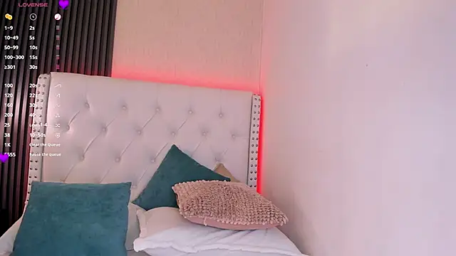 aliscollins  online show from 11, 4, 2026