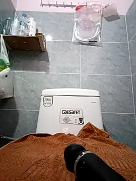 Snapshot of M_yiyi chatting on 4, 3, 2025 M yiyi online show from 4, 3, 2025