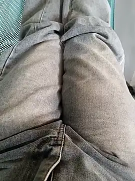 Snapshot of M_yiyi chatting on 4, 12, 2025 M yiyi online show from 4, 12, 2025